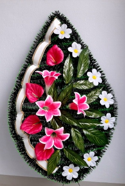 Венок ритуальный ВР-318 выс.120см.