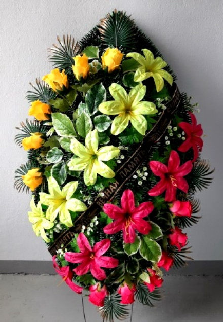 Венок ритуальный ВР-320 выс.140см.